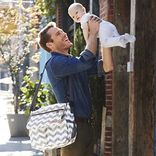 Skip Hop Dash Signature Messenger Diaper Bag, Chevron - سكيب هوب - Image 3