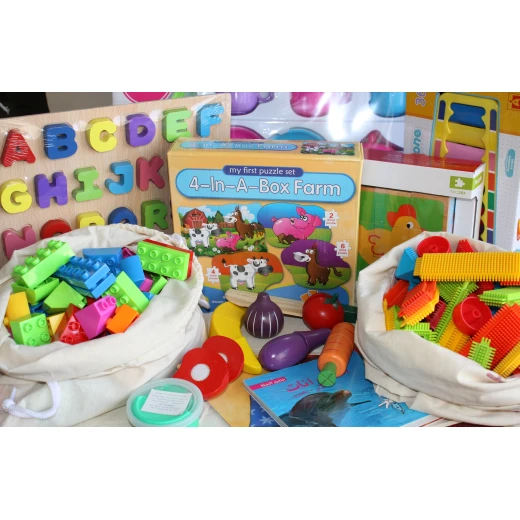 Gift Box for (3-4 years) - Toys and Books - The Coloured Box Value Packs Gift Box for (3-4 years) - Toys and Books - The Coloured Box Value Packs