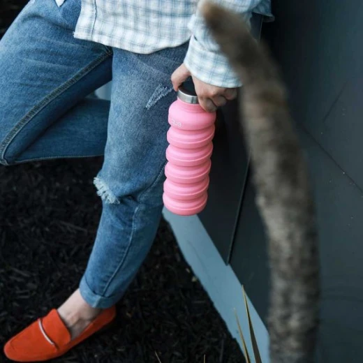 Que Collapsible Water Bottle, Coral Pink, 355 ml - كيو - Image 5