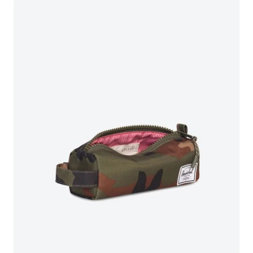 Herschel Settlement Case  Color: Woodland Camo - هيرشل - Image 2