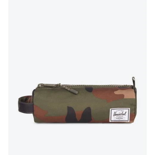 Herschel Settlement Case Color: Woodland Camo Herschel Settlement Case Color: Woodland Camo