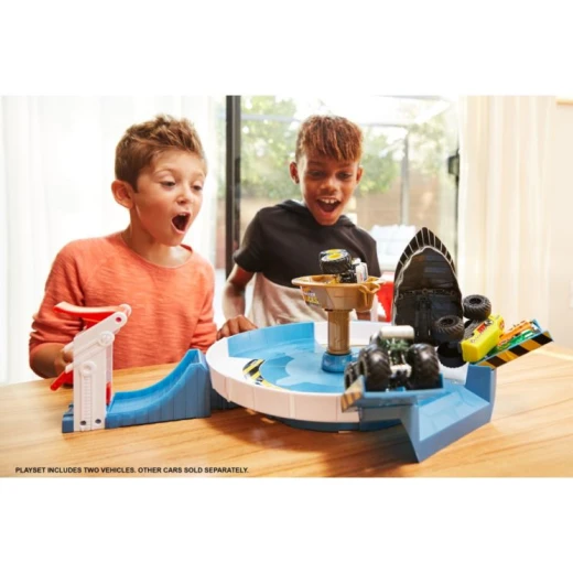 Hot Wheels® Monster Trucks Mecha Shark Face-Off Play Set - هوت ويلز - Image 4