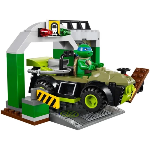 LEGO Juniors: Turtle Lair - ليجو - Image 2