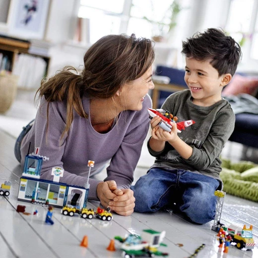 LEGO Juniors: City Central Airport - ليجو - Image 3