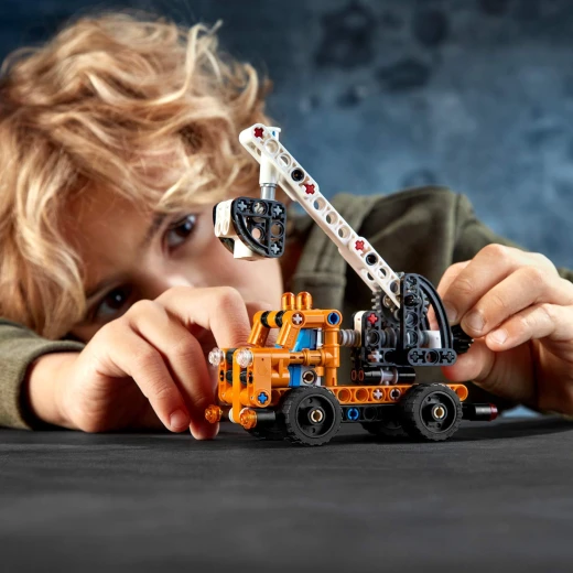 LEGO Cherry Picker Toy Truck, 2 in 1 Model, Tow Truck, 155 pieces - ليجو - Image 3