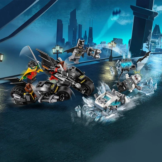 LEGO Superheroes: Mr. Freeze™ Batcycle™ Battle - ليجو - Image 9