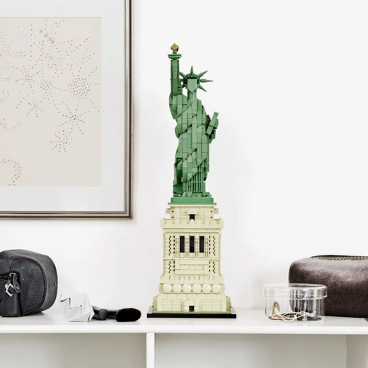 LEGO Architecture Statue of Liberty Model Building Set, 1685 Pieces - ليجو - Image 2