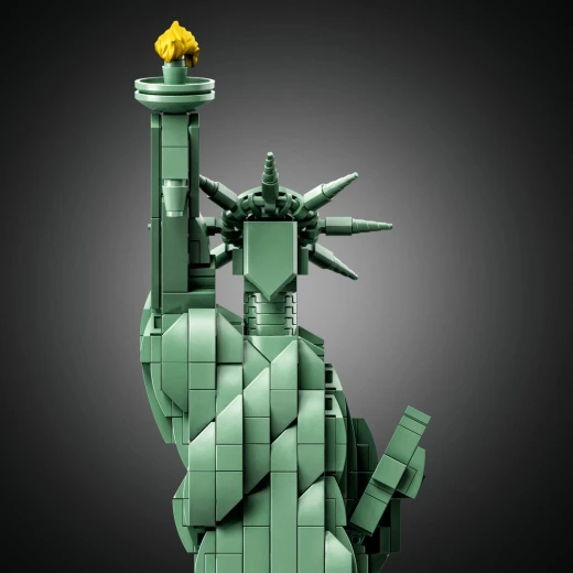 LEGO Architecture Statue of Liberty Model Building Set, 1685 Pieces - ليجو - Image 6