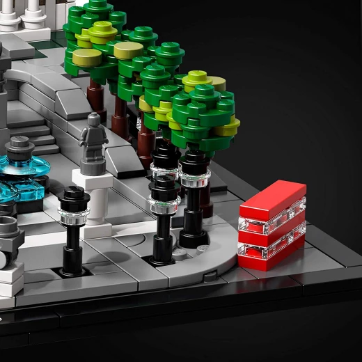 LEGO Architecture Trafalgar Square Building Set with London Landmark National Gallery Collectible Model, 1197 pieces. - ليجو - Image 6
