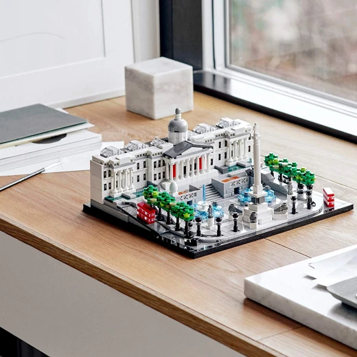 LEGO Architecture Trafalgar Square Building Set with London Landmark National Gallery Collectible Model, 1197 pieces. - ليجو - Image 2