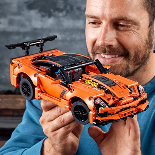 LEGO Technic Chevrolet Corvette ZR1 Building Kit, 2019 (579 Pieces) - ليجو - Image 5
