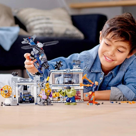 LEGO Marvel Avengers Compound Battle Building Set includes Toy Car, Helicopter, and popular Avengers Characters Iron Man, Thanos and more (699 Piec - ليجو - Image 7