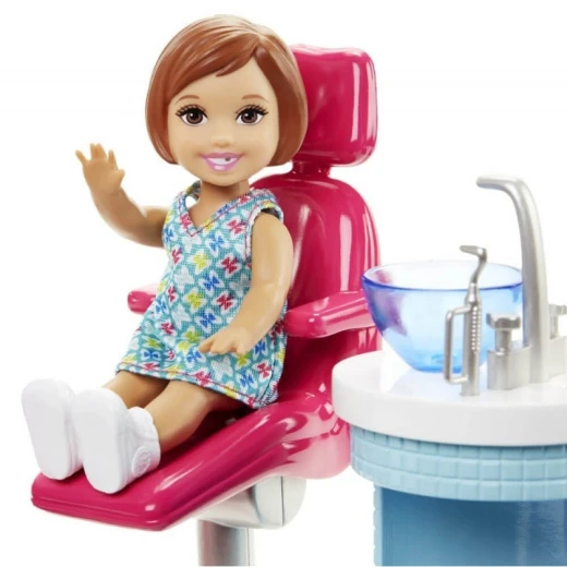Barbie Careers Doctor Doll & Playset - باربي - Image 3