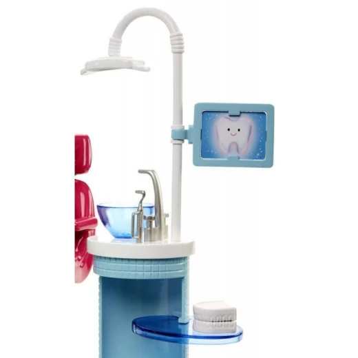 Barbie Careers Doctor Doll & Playset - باربي - Image 2