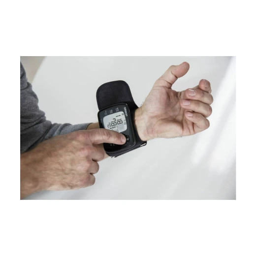 Omron R6  Wrist Blood Pressure Monitor - أومرون - Image 2