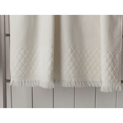 Madame Coco - Velvet Detail Bath Towel, Ecru - مدام كوكو - Image 2