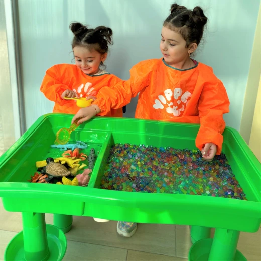 طاولة الرمل مع كرسي للأطفال من يببي باللون الأخضر - يببي - Image 3