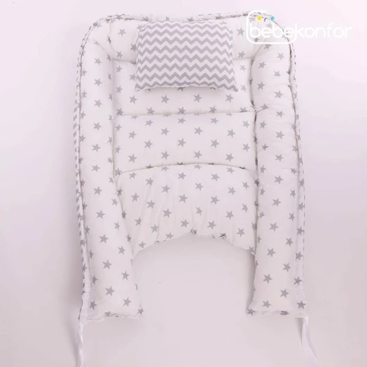 كوت بيبي مع غطاء ومخدة لون ابيض ونجم رمادي - Image 2