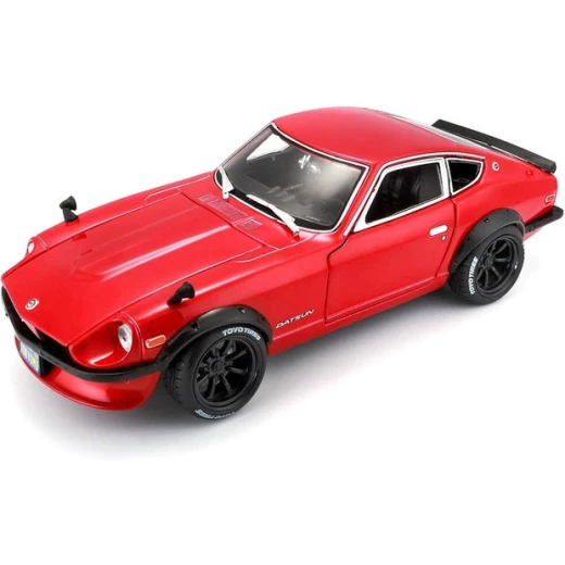 سيارة داتسون موديل 1971 مقياس 1:18, اللون الأحمر من مايستو سيارة داتسون موديل 1971 مقياس 1:18, اللون الأحمر من مايستو