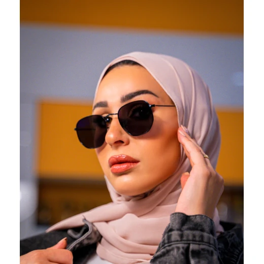 نظارات شمسية للنساء, موديل أدونيس, باللون الأسود من ار كيو - ار كيو - Image 2