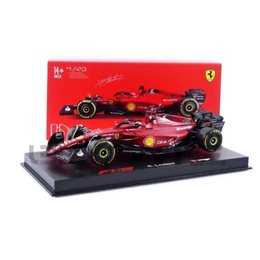 مجسم سيارة فيراري F1 75 2022 من بيوراجو مع خوذة حمراء مقياس 1:43 نموذج قابل للجمع لعشاق ومحبي فيراري