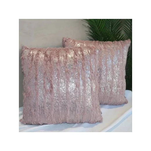 غطاء وسادة هارلو الفضي الفرو, باللون الزهري, 45*45 سم من نوفا هوم غطاء وسادة هارلو الفضي الفرو, باللون الزهري, 45*45 سم من نوفا هوم