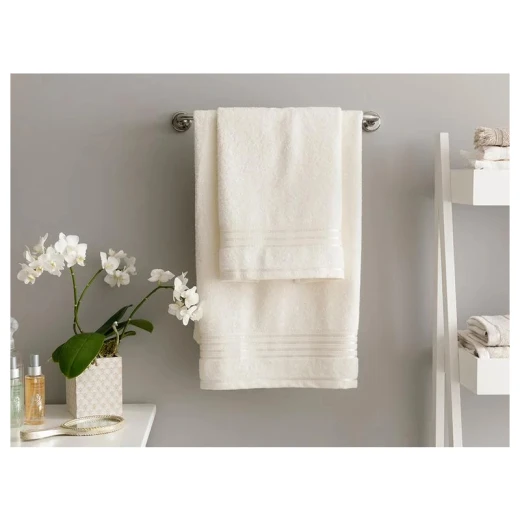 طقم مناشف حمام مخططة رومانسية, لون بيج فاتح, 50*85 + 70 150 سم, قطعتان من انجلش هوم - انجلش هوم - Image 3