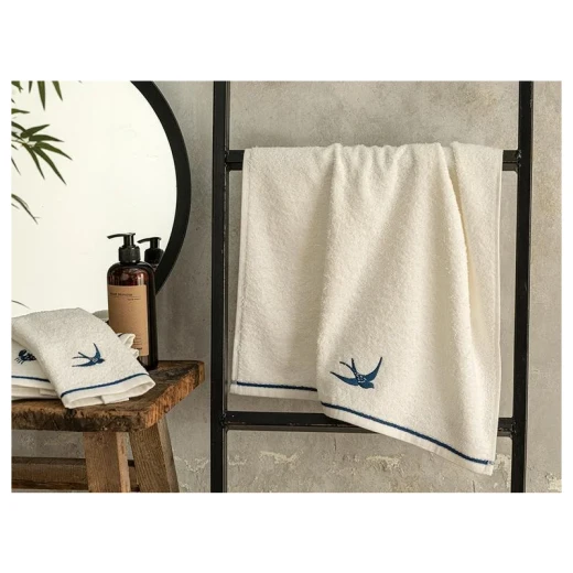 منشفة وجه مطرزة بشكل سلطعون, لون ابيض, 50*70 سم من انجلش هوم منشفة وجه مطرزة بشكل سلطعون, لون ابيض, 50*70 سم من انجلش هوم