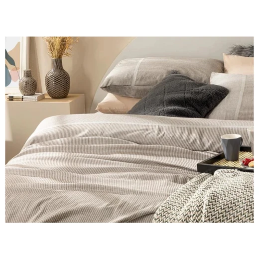 طقم غطاء لحاف سبلنديد ناعم ولامع مقاس كينج, 220* 240 سم, 4 قطع من انجلش هوم - انجلش هوم - Image 3