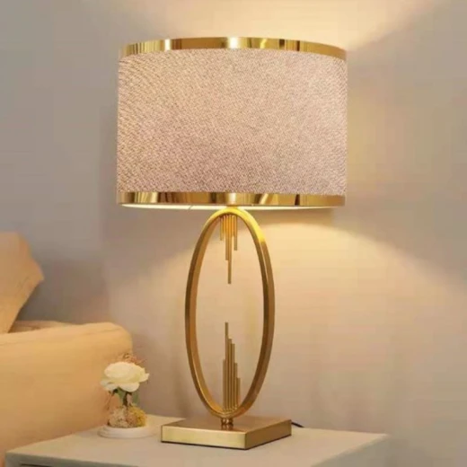 مصباح طاولة ريجنسي إل - ذهبي  من ارمان - ارمن - Image 2