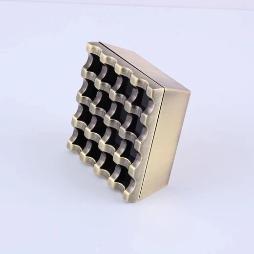 منفضة سجائر مربعة باللون الذهبي بقطر 11.5 × 11.5 سم من تي إس - تي اس - Image 2