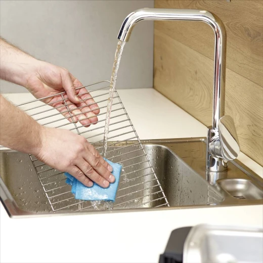 شواية طاولة من سيفيرين PG 8554 مع سلك، ترموستات قابل للتعديل بدون خطوات، باللون الأسود والفضي - سيفيرن - Image 3