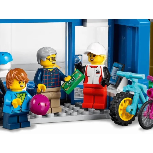 LEGO City شارع التسوق 60306 مجموعة بناء؛ لعبة بناء رائعة للأطفال، جديدة لعام 2021 (533 قطعة) - ليجو - Image 4