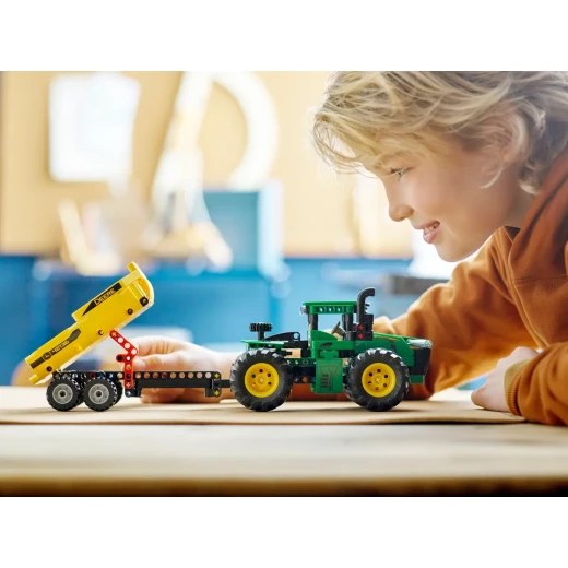 تكنيك جرار جون دير 9620 R 4WD (42136) توجيه مفصلي، ميزات واقعية، مقطورة مع آلية رفع، مناسب للأعمار من 8 فما فوق، مثالي لمحبي الجرارات من ليغو - Image 3