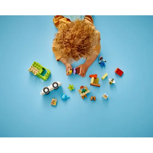 مجموعة ليغو DUPLO مدينة العناية بالنحل وخلايا النحل، لعبة تعليمية للأطفال في مرحلة ما قبل المدرسة، مع شخصيتين وشاحنة قابلة للتحرك، لعبة STEM، مجموعة تعليمية للبناء وإعادة البناء للأطفال من عمر سنتين فما فوق، - ليجو - Image 3