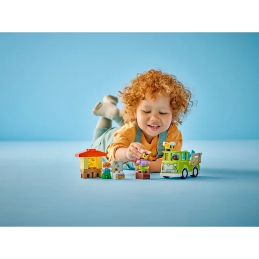 مجموعة ليغو DUPLO مدينة العناية بالنحل وخلايا النحل، لعبة تعليمية للأطفال في مرحلة ما قبل المدرسة، مع شخصيتين وشاحنة قابلة للتحرك، لعبة STEM، مجموعة تعليمية للبناء وإعادة البناء للأطفال من عمر سنتين فما فوق، - ليجو - Image 6
