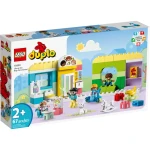 مجموعة ليغو DUPLO مدينة الحياة في مركز الرعاية النهارية 10992، مجموعة ألعاب بناء STEM لمرحلة الطفولة المبكرة للأطفال الصغار، للبنين والبنات التي تحفز الإبداع والتعلم العملي - ليجو