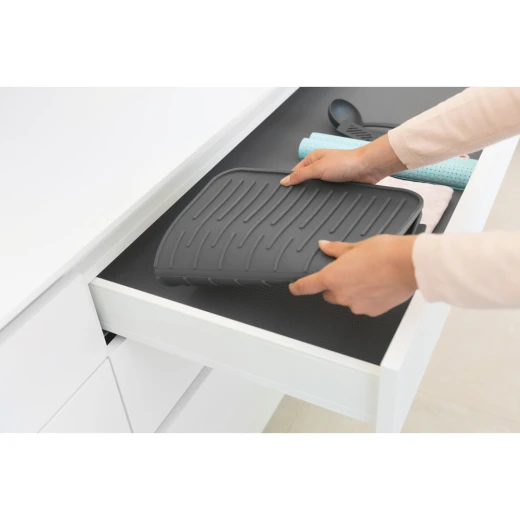Brabantia Silicone Dish Drying Mat Dark Grey 0.9 cm, Width 32.5 cm, Depth 43.8 cm - KitchenCraft - Image 4