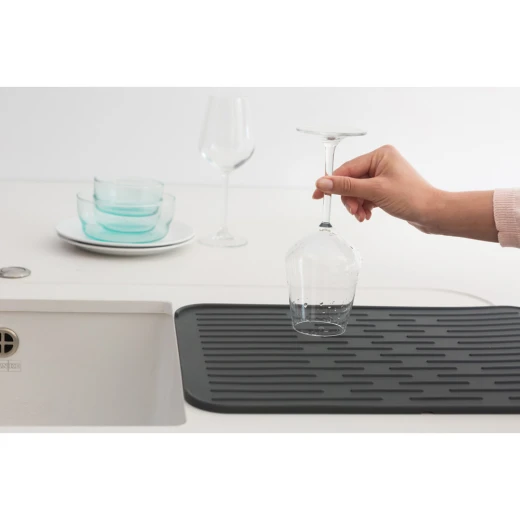 Brabantia Silicone Dish Drying Mat Dark Grey 0.9 cm, Width 32.5 cm, Depth 43.8 cm - KitchenCraft - Image 5