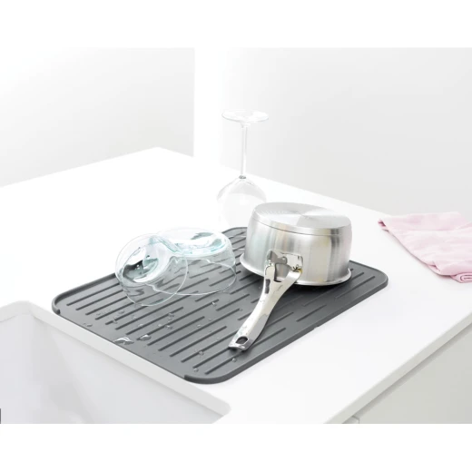 Brabantia Silicone Dish Drying Mat Dark Grey 0.9 cm, Width 32.5 cm, Depth 43.8 cm - KitchenCraft - Image 2