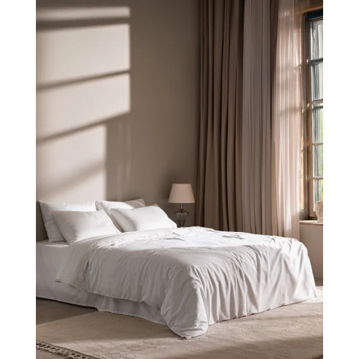 طقم غطاء لحاف مارين بحجم كينغ, 100% قطن ساتان مطرّز, لون أبيض, طقم مفروشات فاخر يشمل 4 أكياس وسادة وملاءة , ناعم وبتنفس, صناعة تركية من مدام كوكو طقم غطاء لحاف مارين بحجم كينغ, 100% قطن ساتان مطرّز, لون أبيض, طقم مفروشات فاخر يشمل 4 أكياس وسادة وملاءة , ناعم وبتنفس, صناعة تركية من مدام كوكو
