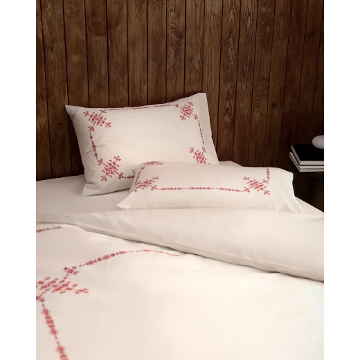 طقم غطاء لحاف مزدوج روس، قطن 100% رانفورس، أحمر، شرشف مطاطي، ناعم ومتين، 200x220 سم، صناعة تركية من مدام كوكو - مدام كوكو - Image 3