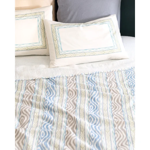 طقم بيجامة كينج سايز أماود من مادام كوكو بطبعة كارديد غطاء لحاف 240×220 سم، ملاية 240×260 سم، و2 أغطية وسائد 50×70 سم من مدام كوكو - مدام كوكو - Image 2
