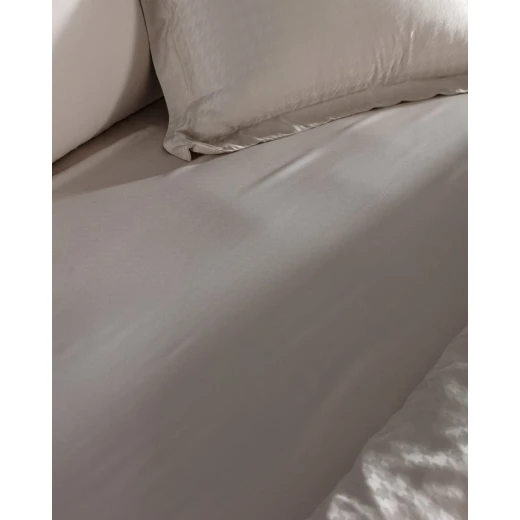 طقم غطاء لحاف لُون مزدوج الحجم – ساتان بامبو (200×220 + 2×(50×70+5) + 2×(50×70) + 240×260 سم) من مدام كوكو - مدام كوكو - Image 3