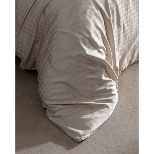 طقم غطاء لحاف لُون مزدوج الحجم – ساتان بامبو (200×220 + 2×(50×70+5) + 2×(50×70) + 240×260 سم) من مدام كوكو - مدام كوكو - Image 4