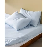 طقم شرشف سرير مزدوج إلويس أزرق فاتح قطن 100% رانفورس، شرشف 160×200 سم بزاوية مطاطية + 2 كيس وسادة 50×70 سم ناعم وقابل للتنفس من مدام كوكو - مدام كوكو