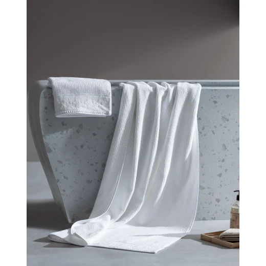 طقم مناشف مدام كوكو كاتالين 50×90 + 80×160 سم – طقم مناشف قطنية أنيق وذو امتصاص عالي للاستخدام اليومي والحمام طقم مناشف مدام كوكو كاتالين 50×90 + 80×160 سم – طقم مناشف قطنية أنيق وذو امتصاص عالي للاستخدام اليومي والحمام