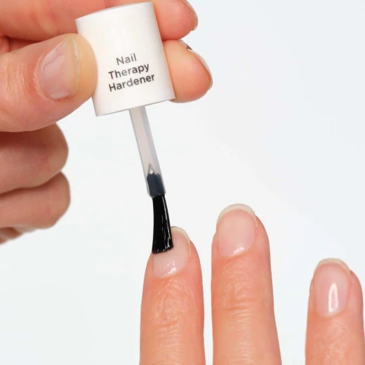 مقوي أظافر ArtDeco Nail Therapy 10 مل - يقوي ويحمي الأظافر الضعيفة - ارتديكو - Image 2