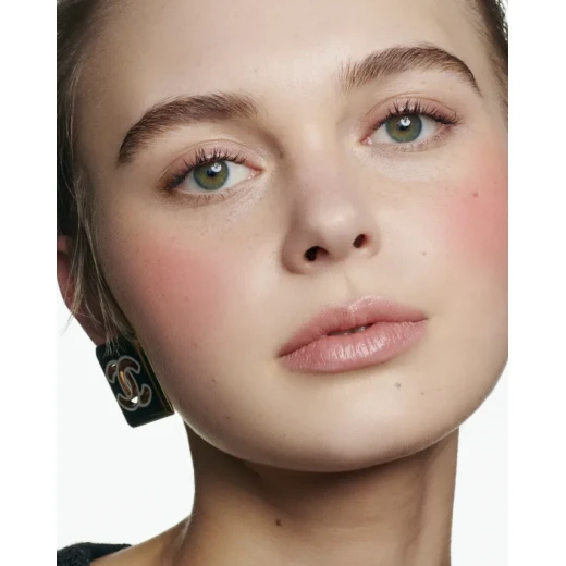 CHANEL JOUES CONTRASTE أحمر خدود كريمي وبودرة مكثف يدوم طويلاً لجميع ألوان البشرة - شانيل - Image 2