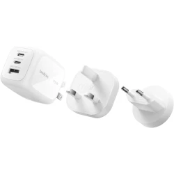 شاحن بلكين جداري 70 واط، 3 منافذ (2×USB-C، 1×USB-A)، شحن سريع، رؤوس UK/US، لأجهزة MacBook وiPhone وGalaxy – أبيض